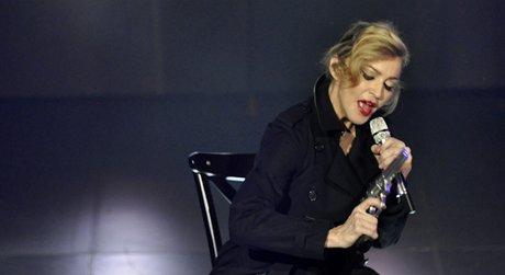 Madonna pi vystoupení v paíské Olympii (26. ervence 2012)