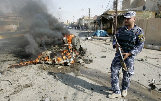 Bomby zabíjely ve trnácti iráckých mstech, na snímku jsou následky útoku v
