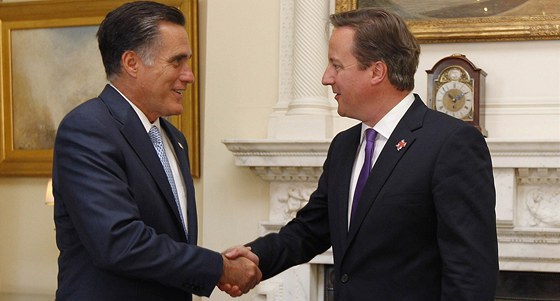PÁTELÉ? Americký prezidentský kandidát Mitt Romney a britský premiér David