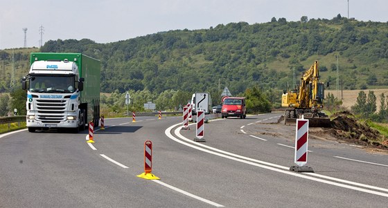 Protoe u ehlovic se musí dokonit ochranná ze, práce zde budou pokraovat dál a dopravní omezení na souasném tahu Ústí nad Labem - Teplice se mnit nebude.