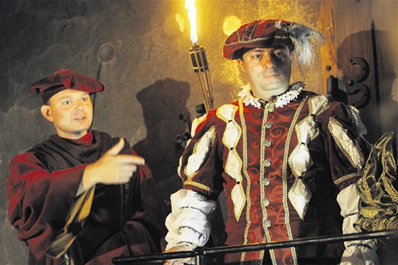 Noční prohlídky na zámku v Jindřichově Hradci navštíví ročně tisíce návštěvníků.