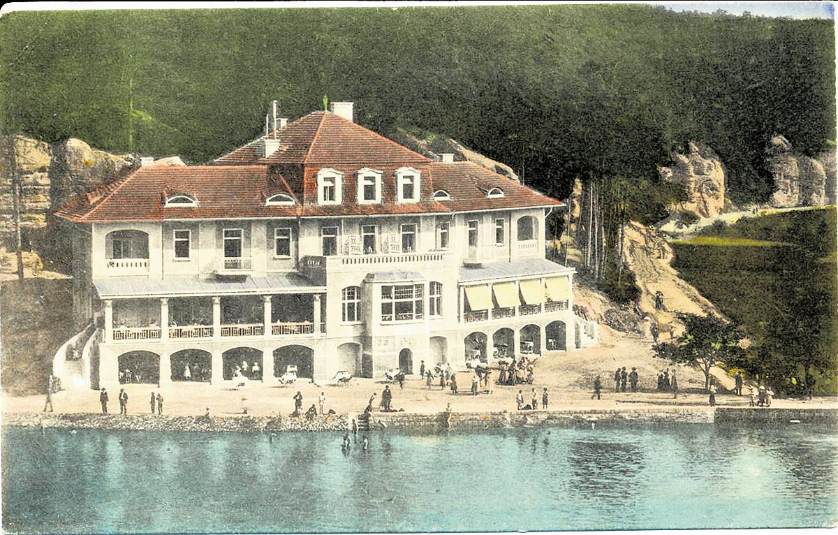 Hotel Harasov, který vybudovali Lobkowiczové, slou�il k rekreaci Pra�an�