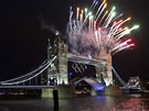 Slavnostní zahájení olympijských her v Londýn - ohostroj nad Tower Bridge.