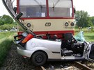 Sráka motoráklu s autem na na elezniním pejezdu mezi obcemi Mutnice a