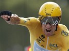 JÁ, AMPION. Brit Bradley Wiggins slaví vítzství v pedposlední etap Tour de