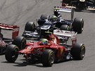 BEZ KÍDLA. Felipe Massovi s Ferrari ulétlo pední kídlo hned v prvním kole