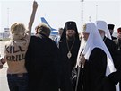 Na patriarchu ruské pravoslavné církve Kirilla se na letiti v Kyjeve vrhla...