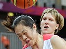 Basketbalistka Jana Veselá pi souboji s íankou chen Siao-li (28. ervence