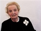 Bývalá americká ministryn zahranií Madeleine Albrightová otiskla v Terezíne...