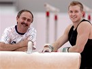 S ÚSMĚVEM. Gymnasta Martin Konečný  v olympijské hale s trenérem Oldřichem...