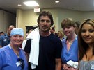 Christian Bale navtívil ranné v nemocnici v Auroe.
