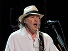 Neil Young & Crazy Horse (zleva Billy Talbot, Frank Poncho Sampedro, Neil