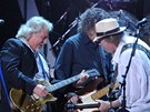 Neil Young & Crazy Horse (zleva Frank Poncho Sampedro, Billy Talbot, Neil