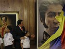 Hugo Chávez nechává slavnostn odkrýt novou pesnjí podobu Simona Bolívara