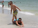 Gábina Partyšová se synem Kristianem na floridské pláži. 