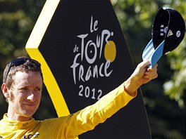 AU REVOIR. Bradley Wiggins slav vtzstv v Tour de France. 