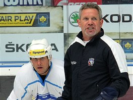 NA PRVNÍM TRÉNINKU. Plzeňský šéf Martin Straka a trenér Milan Razým (vpravo).