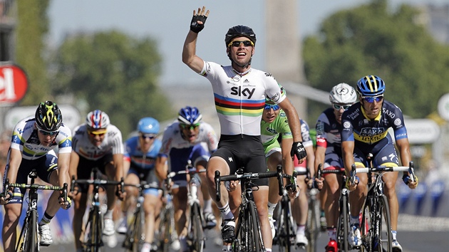 NEPEMOITELN. Mark Cavendish potvrt za sebou zvtzil v posledn etap Tour de France. Ve spurtu pedil Petera Sagana i Matta Gosse. 