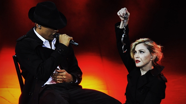 Madonna pi vystoupen v pask Olympii (26. ervence 2012)