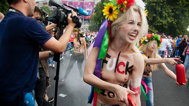 SAA EVENKOV. Jedna z hlavnch postav hnut FEMEN, tentokrt pi protestu proti fotbalovmu mistrovstv Evropy.