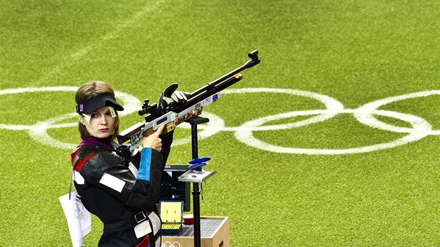 Kateřina Emmons skončila ve finálové střelbě na 10 metrů ze vzduchové pušky čtvrtá. (28. července 2012)