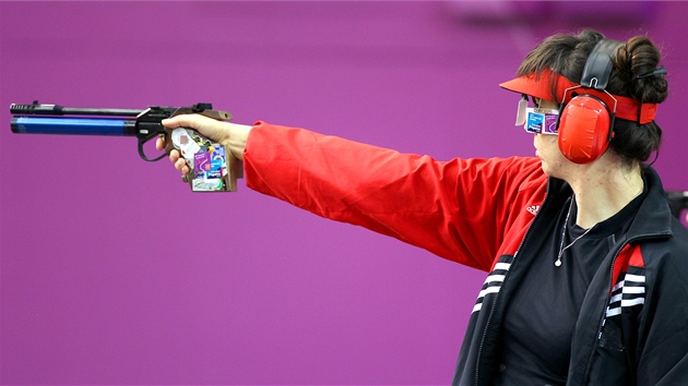 eka Lenka Marukov v olympijskm finle ve stelb ze vzduchov pistole (29. ervence 2012)
