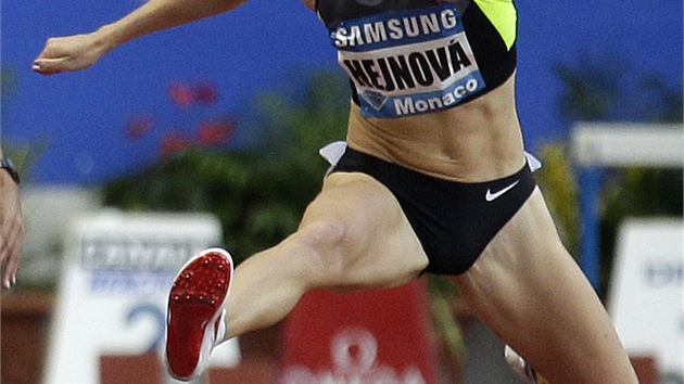 ZA VTZSTVM. Zuzana Hejnov vyhrla zvod na 400 m pekek na Diamantov lize v Monaku.
