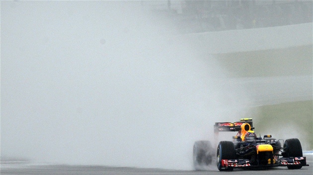 FORMULOV OPAR. Mark Webber s vozem Red Bull ve druhm trninku Velk ceny Nmecka formule 1.