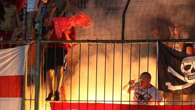 Brnnt fanouci v vodnm kole novho ronku na stadionu Slovcka v Uherskm Hraditi