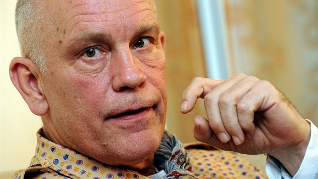 John Malkovich na tiskové konferenci Praského jara 2011