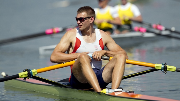 Skifa Ondej Synek (uprosted) si u vyzkouel podmnky na olympijskm kanle.