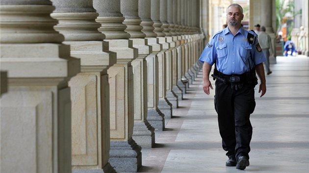 Robert Ivan, strnk mstsk policie na pochzce Mlnskou kolondou.