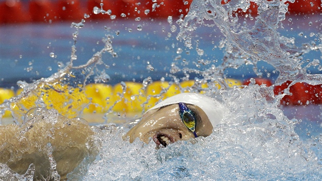 NSK GIGANT. Sun Jang, mc 198 centimetr, se stal olympijskm vtzem na 400 metr voln.