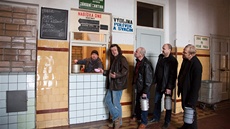 Buty na fotografiích k desce Duperele