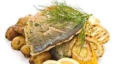 Grilovaný siven s �erstvými bylinkami a �esnekem s grilovanými �lutými