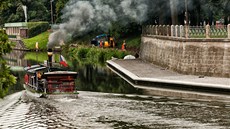 Budování nové náplavky s promenádou u Labe v Hradci Králové (25. ervence 2012)