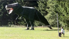 Model Tyranosaura rexe je monstrózním doplňkem dětského tábora v Jestřebí na