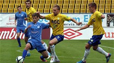 Momentka z pípravného duelu Teplice - Roudnice nad Labem. Domácí fotbalisté v