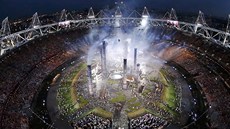 POHLED ZE VZDUCHU. Tak vypadal olympijský stadion v Londýně v průběhu...