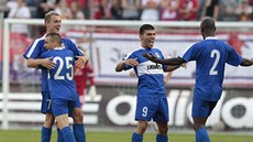 Fotbalisté lucemburského F91 Dudelange se radují ze sezna�ního postupu p�es