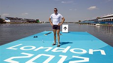 Skifař Ondřej Synek (uprostřed) si už vyzkoušel podmínky na olympijském kanále.