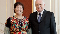 Marocká velvyslankyn ve slavnostním kaftanu s prezidentem Václavem Klausem u