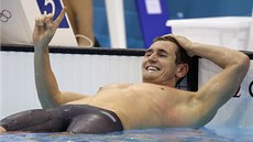 VZNÁŠÍ SE. Jihoafrický plavec Cameron van der Burgh po olympijském titulu na
