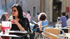 Sangria patí na párty, do baru na ni chodí jenom turisté.