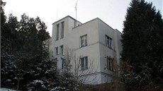 Prvorepubliková vila v Praze-Barrandov se prodává za 15 milion korun. 