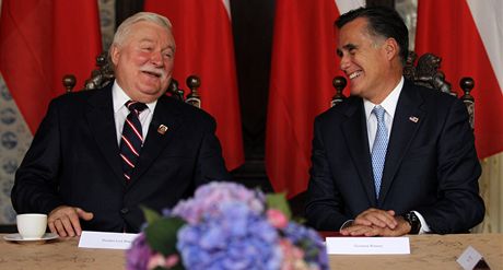 Mitt Romney (vpravo) a  nkdejí polský prezident Lech Walesa (30. ervence