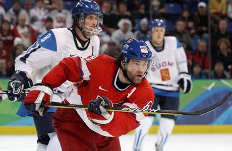 JÁGR VS. SELÄNNE. Také na olymijském turnaji v Soi by mlo dojít na souboj legendárního eského útoníka s finským veteránem.