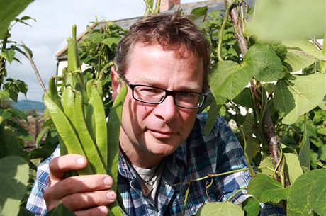 Hugh Fearnley-Whittingstal radí nakupovat u místních farmá, jako nejlepí...