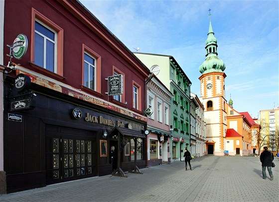 Staré námstí v Sokolov s dominantou kostela sv. Jakuba Vtího.