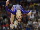 SALTO VZAD. Americká gymnastka Jordyn Wieberová cvií na londýnské kladin.
